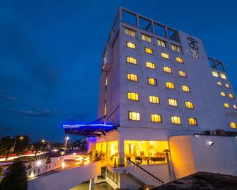 Sintesa Peninsula Hotel Palembang - פלמבאנג - בניין