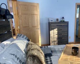 Cozy Modern Farmhouse - Lake George - Schlafzimmer