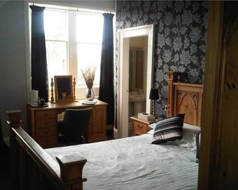 Crown Hotel & Bar - Inverness - Bedroom
