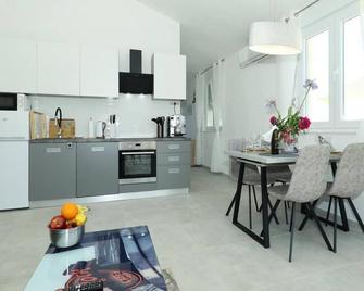 Apartment Gaby - Božava - Kitchen