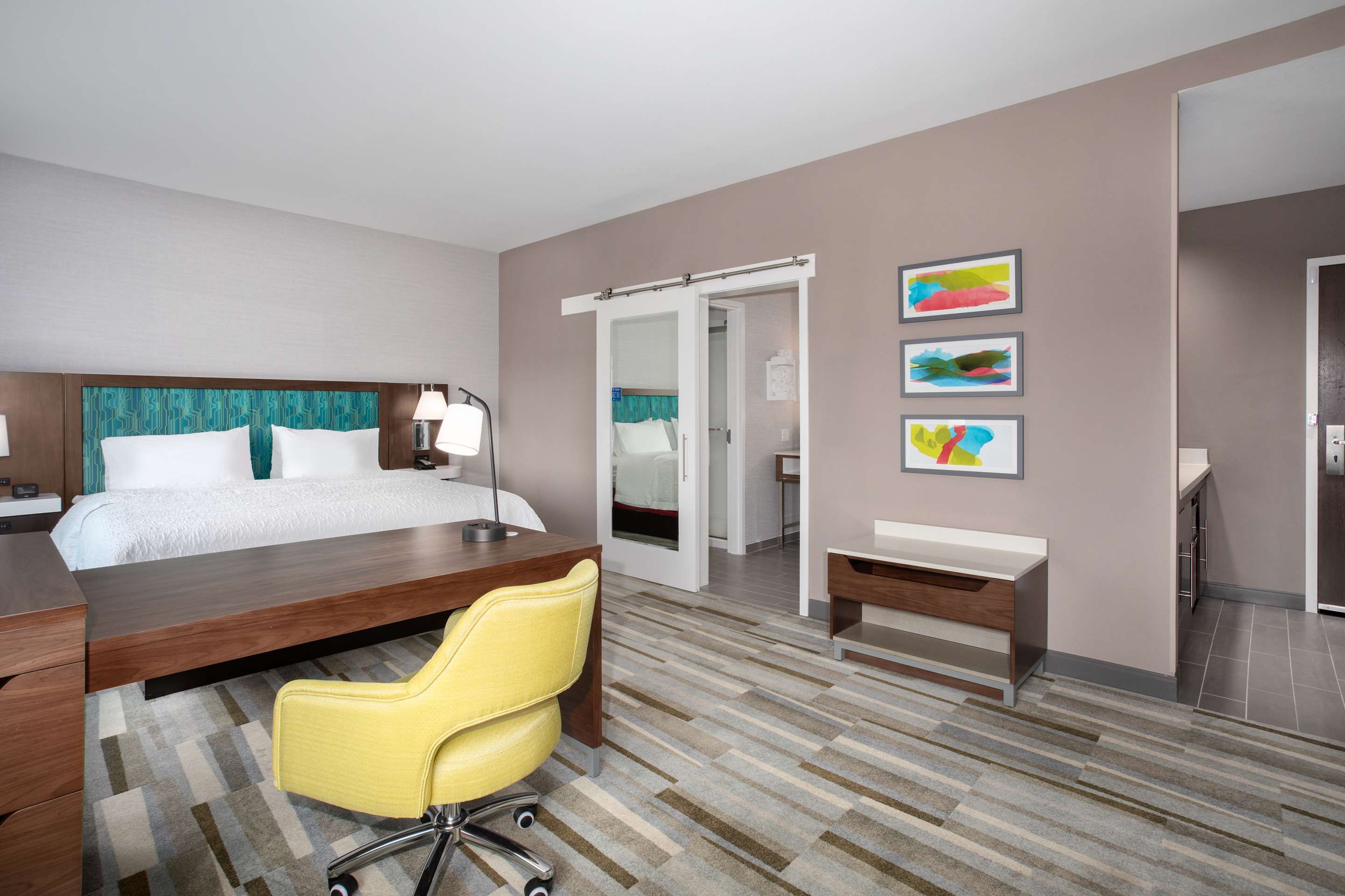 Bedroom view of Hampton Inn & Suites Watsonville