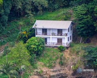 Tranquil and Peaceful Parlatuvier 2 - Castara - Gebäude