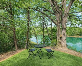 The Doodle House | Lake Front Tiny Home - Elgin - Patio