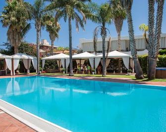Hotel Redebora - Torregrotta - Pool
