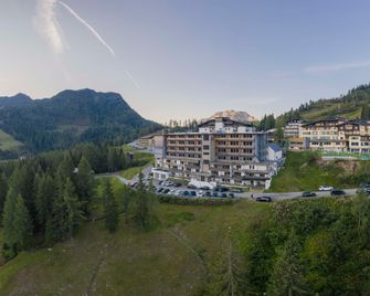 Falkensteiner Family Hotel Sonnenalpe - Hermagor - בניין