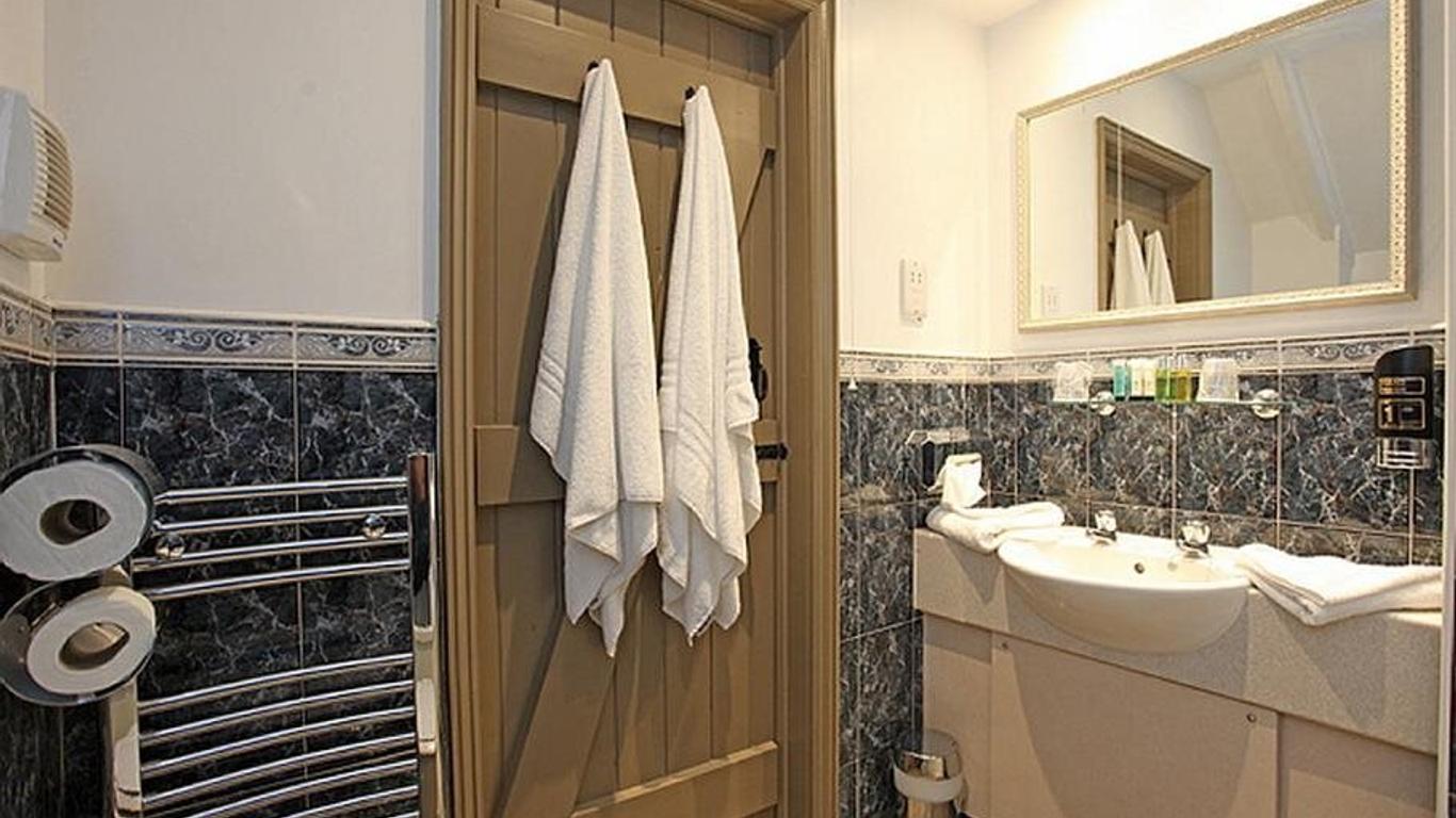 ذا فالكون إن