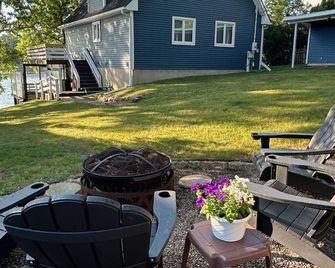 Snow Lake Chalet Northeast Indiana - Fremont - Binnenhof