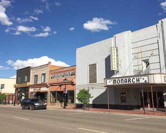 Beautiful character apartment - Medicine Hat - Building
