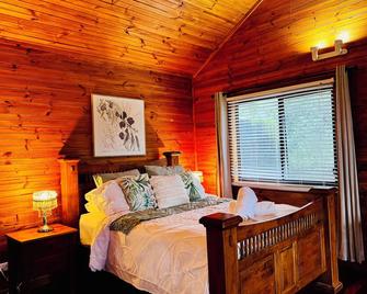 Romantic Bush Setting, Private Studio Cottage, Amazing View - Luskintyre - Bedroom