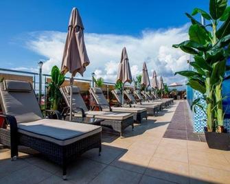 Shine House Hotel - Sochi - Serambi