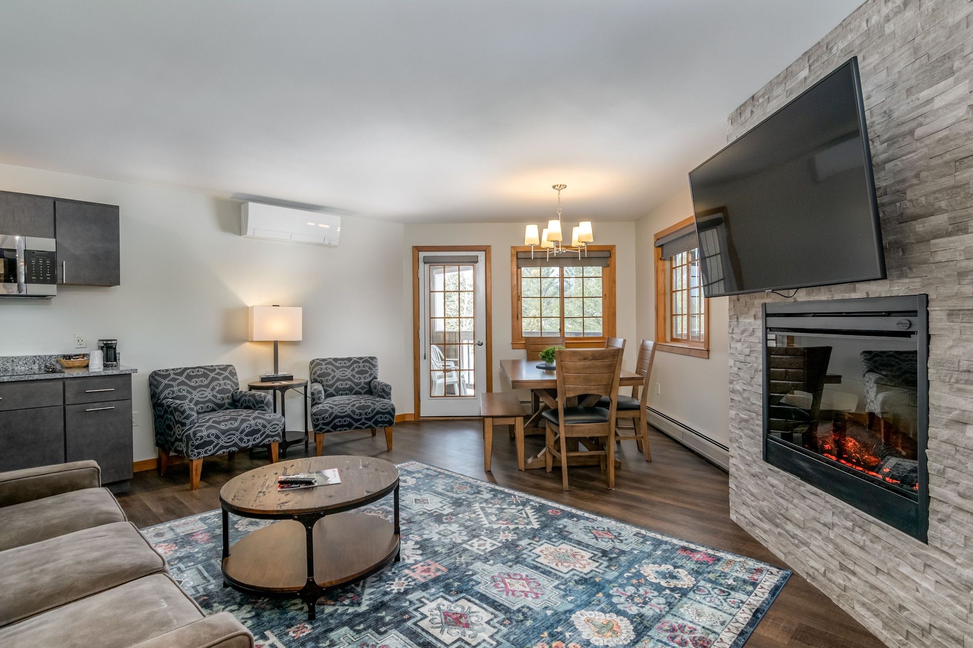 Grey Fox Inn - Stowe - Living room