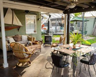 Bright Comfortable Home in Van Nuys - Los Angeles - Patio