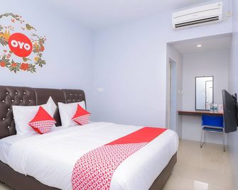 كوليكشن أو باند ا آسي نير ماسجيد رايا بايتوراهمان فورميرلي هوتل مولانا - باندا اسه - غرفة نوم