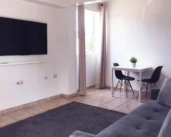 Boulevard 407 - Mayaguez - Huiskamer