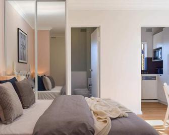 Sun-Drenched 1 Bed Studio Apartment In Newtown - Sydney - Bedroom
