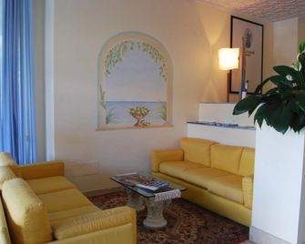 Hotel Caravelle - Pesaro - Wohnzimmer