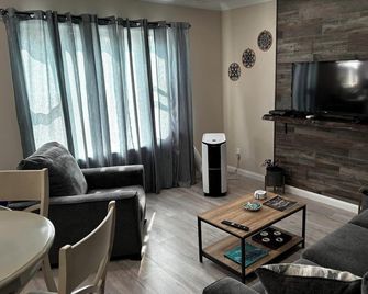 By the Beach - Unit B Beautiful Beachside Retreat - Deer Lake - Obývací pokoj