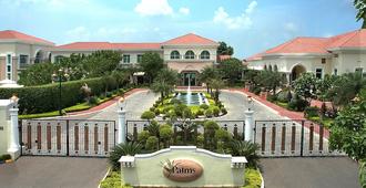 The Palms - Town & Country Club - Gurugram - Building