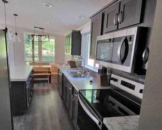 Fieldbrook Cottage in Redwood Forest - McKinleyville - Cocina