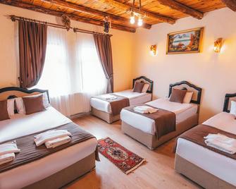 Muskara Cave Hotel - Göreme - Bedroom