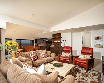 Paradise Awaits - Panoramic Ocean Views, big space - Solana Beach - Living room