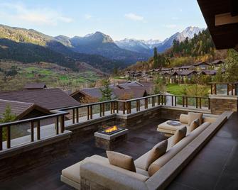 Ritz-Carlton Reserve Hotel Rissai Valley - לונגנן - מרפסת