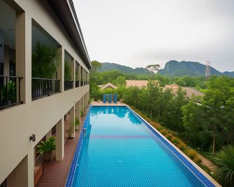Charming in Khao Yai Hotel - Pak Chong - Pool