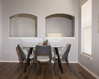 Condominum - Litchfield Park - Dining room
