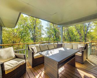 5 Mi to Area Attractions: Home w/ Hot Tub - Colorado Springs - Balcony