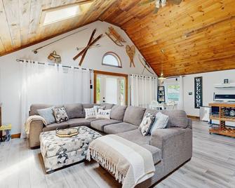 Scenic retreat with a spacious deck, gas fireplace, and Moosehead Lake views - Greenville - Living room