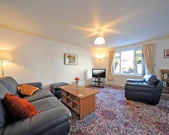 Mosslea, With A Garden In Bowness-On-Windermere - Bowness-on-Windermere - Living room