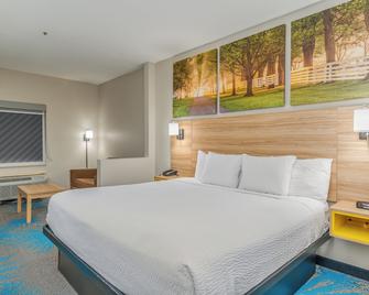 Days Inn & Suites by Wyndham Prattville-Montgomery - Prattville - Soverom