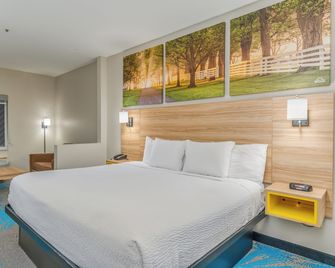 Days Inn & Suites by Wyndham Prattville-Montgomery - Prattville - Soveværelse