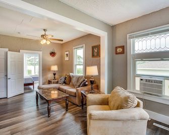 Lakefront Mound Getaway Near Snowmobiling Trails! - Mound - Sala de estar