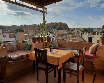 Hotel Apollo Jaisalmer - Jaisalmer - Balcony