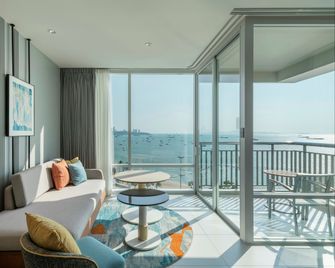 Holiday Inn Pattaya By IHG - פאטאיה - סלון