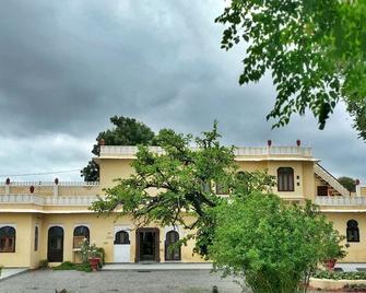 Barabagh Deogarh - A Heritage Farm Stay - Deogarh - Edificio