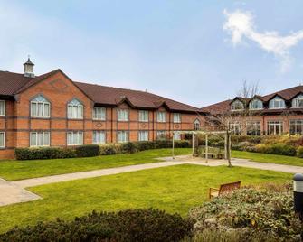 Mercure Daventry Court Hotel - Daventry - Building