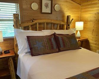 Sweet - 2 Bedrooms, 2 Baths, Sleeps 6 Cabin by RedAwning - Cosby - Bedroom