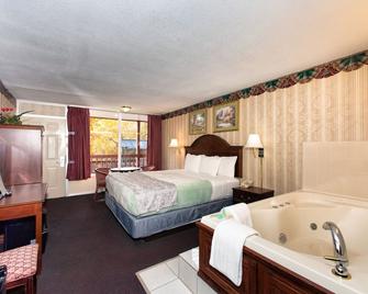 Ozarka Lodge - Eureka Springs - Bedroom