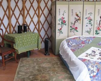 Yurt views of Flathead Lake - Somers - Bedroom