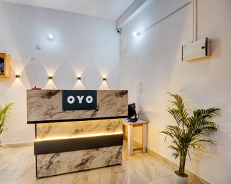 Hotel O 7 Orchid - Sultānpur - Front desk