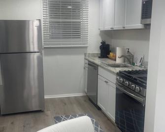 Cozy and Quiet Oasis, South Beloit. Very Clean, 1 bedroom apartment - Roscoe - Cocina