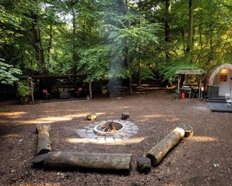 Hollington Park Glamping - Newbury