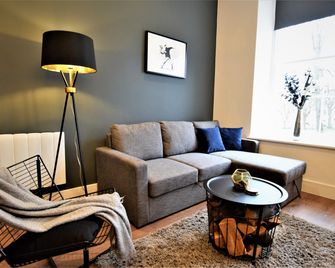 The Hubert - Your Apartment - Bristol - Living room