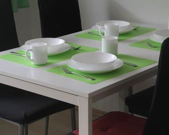 1 Studio Flat walking distance to ski lifts (we have 2 in the same building) - Kaprun - Essbereich