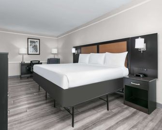 Baymont by Wyndham Austin University Area - Austin - Bedroom