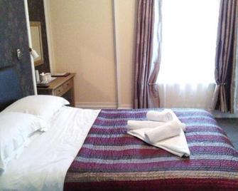 The Market Inn Hotel - Castle Douglas - Bedroom