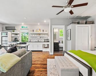 Studio A on Central Ave. - Bentonville - Bedroom