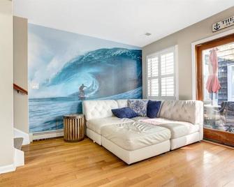 This home was beautiful,even better than advertised 50 feet to Beach!! - Manasquan - Living room